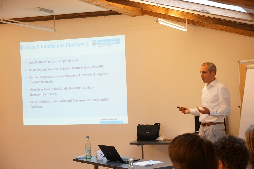 infomax-Geschäftsführer Robert Klauser präsentiert die Ziele der imx.Platform 3