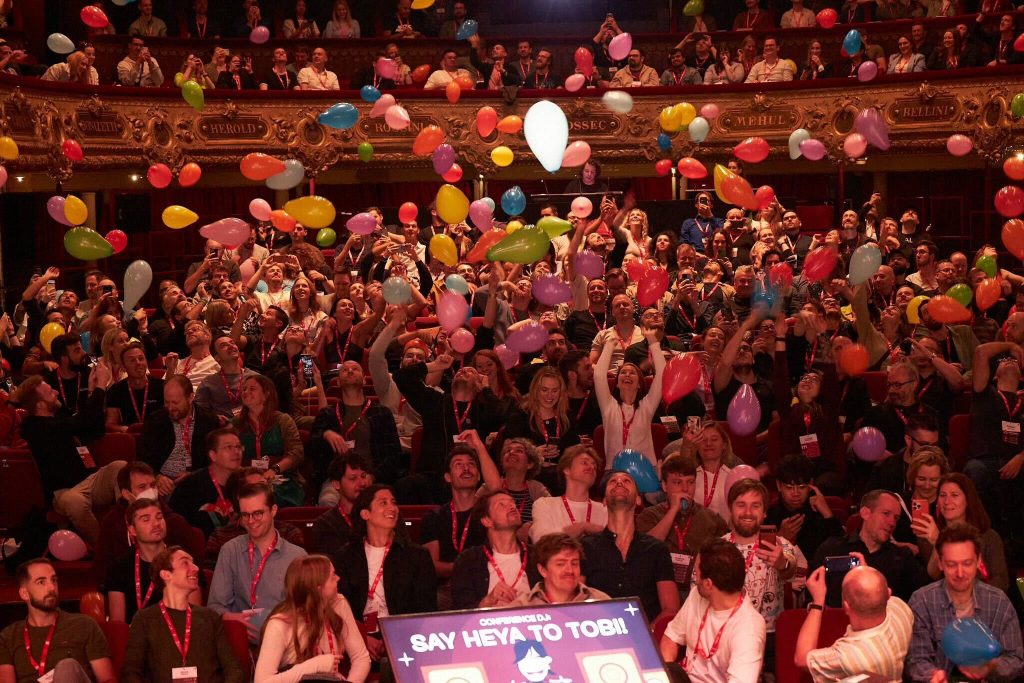 Begrüßung der Conference Teilnehmer mit einer Luftballon Party